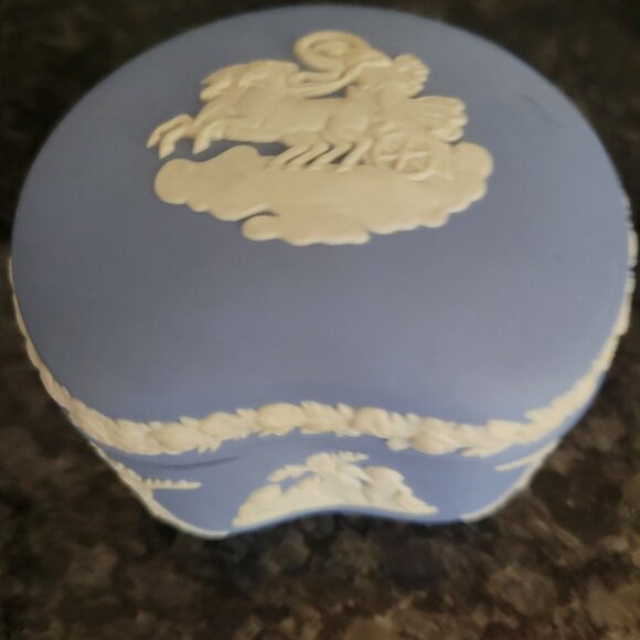 Vintage Wedgwood Blue Jasperware Trinket Box Heart Shaped Cherub Design 3" - Picture 12 of 16